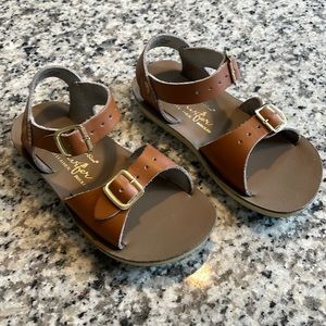 Hoyway Sun-San surfer sandals for toddler girl size 9 brown leather w gold